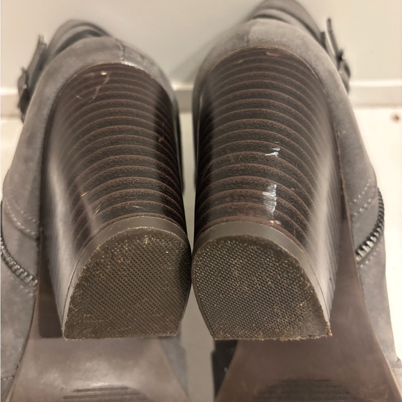 Charcoal Ankle Heel Booties Size 9 - Picture 8 of 10